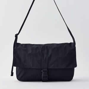 NWT BAGGU Nylon Messenger Bag in black / sold out